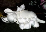 Liegendes Schwein mit Ferkeln – Schrühware