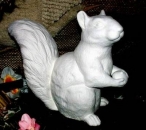 Eichhörnchen – sitzend – 25 x 23 cm – Schrühware