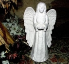 Spitzenengel mit geöffneten Händen - 22 cm hoch - Bisque