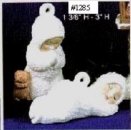 Schneebabies – betend und liegend im 2er-​Set – bis 7,5 cm hoch – Ornamente - Schrühware