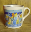 Keramik-Tasse  - Becher mit Wunschname – Rundum-Motiv: Skyline