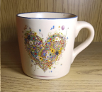 Keramik-Tasse  - Becher mit Wunschname – Motiv: 1 x Blumen-Herz – 75 mm