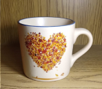 Keramik-Tasse  - Becher mit Wunschname – Motiv: 1 x Herbstlaub-Herz – 75 mm