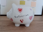 Großes Sparschwein aus Porzellan mit Stopfen – 17 x 12 cm – 8  Herzmotiv – inkl. Wunschtext