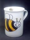 Keramik-Tasse  - Becher mit Wunschname – Motive: große und kleine Biene