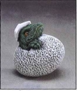 Dino im Ei – 8 cm hoch – Schrühware