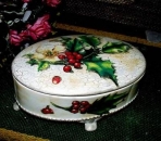ovale Schmuckdose mit Füßchen – Schrühware