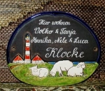 Keramik-Türschild – Leuchtturm mit Schafen – 18 x 14 cm – Schriftfeld braun – Handarbeit