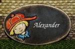 Kinderzimmer-Schild aus Keramik – Junge – 8,2 x 5 cm – Schriftfeld braun – Handarbeit