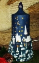 Kerze mit Dorfmotiv und Teelicht-Basis – 26 cm hoch – Schrühware