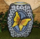 Vase - Teelichthalter - Windlicht - klein - Schmetterlingsmotiv auf Vorder-​ und Rückseite - 18 cm hoch – Schrühware