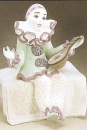 Pierrot mit Mandoline - Kantensitzer - 32,5 cm hoch - Schrühware