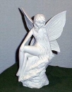 Elfe auf Felsen – klein – 25 cm hoch – Schrühware