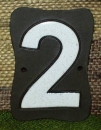 Keramik-Hausnummernschild – Ziffer 2 – 9 x 13 cm – getöpfert mit aufgesetzter Ziffer