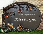 Töpfer-Türschild – Igel-Familie – 2 Kinder – 21 x 16 cm – Reliefbild – aufwändige Handarbeit