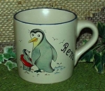 Keramik-Tasse  - Becher mit Wunschname – Motiv: 1 x Pinguin mit Kind
