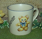 Keramik-Tasse  - Becher mit Wunschname – Motiv: 1 x Dreamland-Teddy