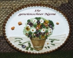 Keramik-Türschild mit Wunschtext – Relief mit braunem Rand – Blumen – 13,5 x 10 cm – Handarbeit – Restbestand