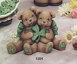 Irish Cuddle Bears – 17 cm breit – Schrühware
