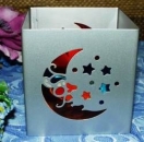 Metall-Windlicht mit Teelichthalter - bunte Glaseinsätze - Mond mit Sternen – 8 x 8 x 8 cm – gute Verarbeitung