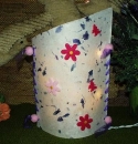 Crea Pop-Lampe mit Beleuchtung und Gitterdraht-Einsatz – 32 cm hoch – Blüten und Schmetterlinge – statt 18,50 EUR