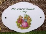 Porzellan-Türschild – Nostalgisches Paar – 11,2 x 8,5 cm – Text: max. 2 Zeilen mit 4 und 8 Buchstaben – Handarbeit – Unikat