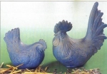 Hahn und Henne - sitzend - 20 und 12,5 cm hoch - Schrühware