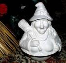 Roly - Poly - Spieluhr - Hexe - Höhe 18 cm - Durchmesser 13 cm - Schrühware - Sonderangebot