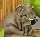 Elefant mit Jungem – 25 cm hoch - Stoßzähne liegen lose bei - Schrühware
