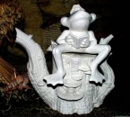 Baumkanne 28 x 35 cm mit Frosch 25 cm hoch – Schrühware